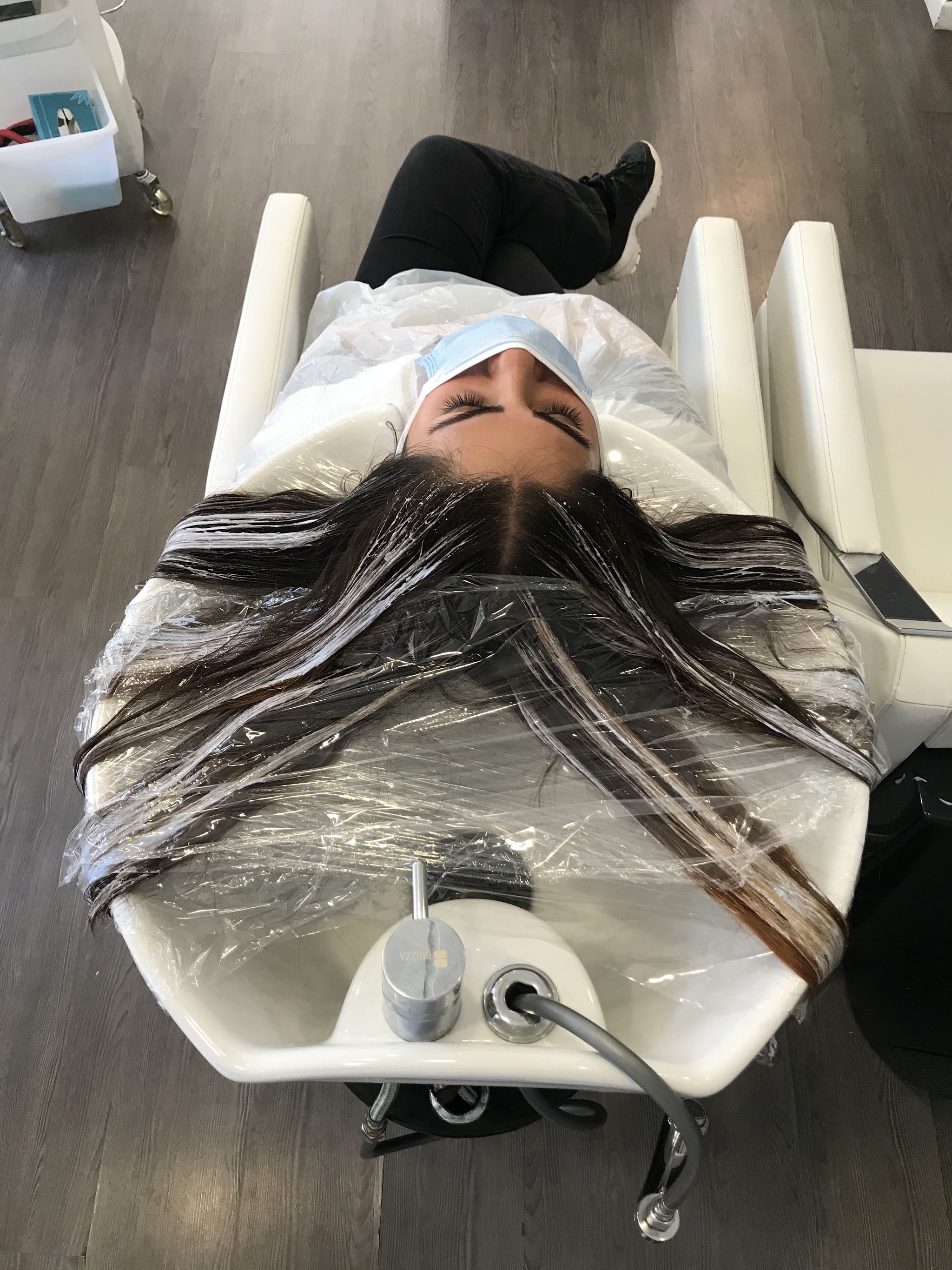 Trattamento capelli in corso nel salone
